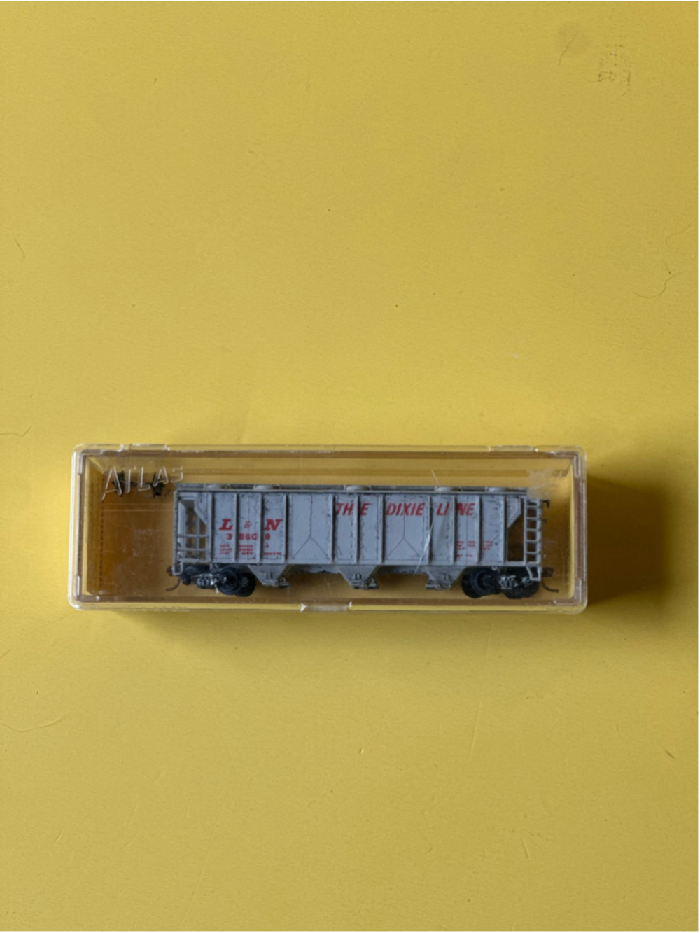 N Scale Atlas 3723 Louisville & Nashville 3-Bay Covered Hopper 38609 C23179